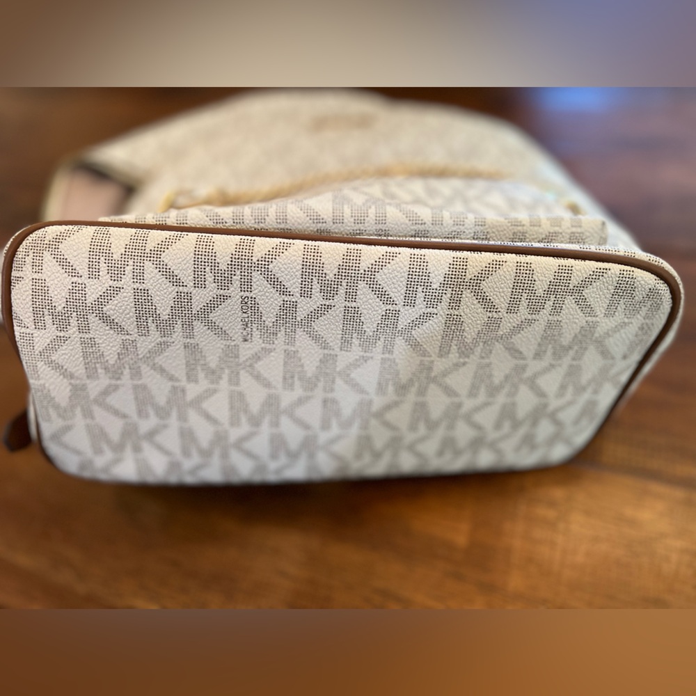 Michael Kors | Signature Chain Zip Backpack - Picture 5 of 6